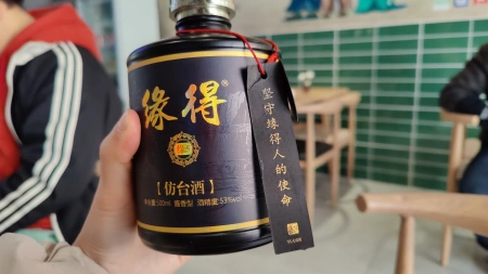 月薪2500怎么喝酒？喝什么酒？这四款性价比高的白酒，就很适合-一个月2500工资